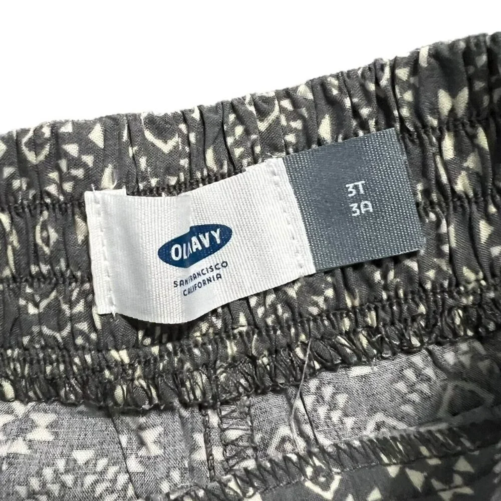 NEW Old Navy 3T Grey Geometric Print Shorts